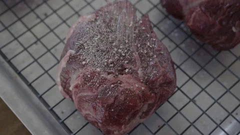 Seasoning steak Stockbeeldmateriaal 151658600