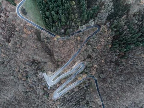 Seasons Concept winter or fall Aerial view Winding road serpentine mountain p Foto stock