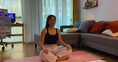 Seated forward fold flexibility drill Видео 315539838