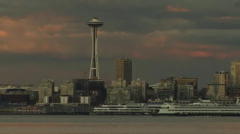 Seattle ferry in front of skyline 動画素材 22518324