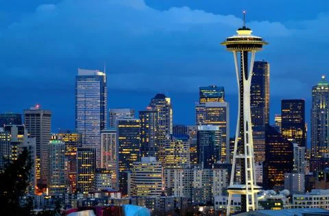 Seattle space needle at dusk viewed from kerry park Foto stock