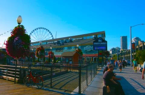 Seattle, Washington, USA (mai 5, 2019) A Seattle waterfront restaurant with t Stock Photos