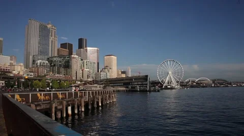 Seattle Waterfront - Left Panning Stockbeeldmateriaal 65445623