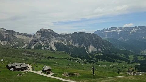 Seceda 3. Stockbeeldmateriaal 332748440