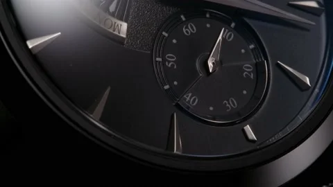 Second arrow on chronograph running on swiss watch Vidéo 152080160