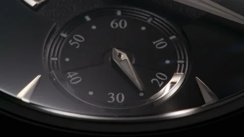 Second arrow on chronograph running on swiss watch Vidéo 152080603