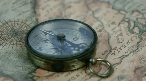 The second arrow of the compass is moving around 스톡 동영상 46107713