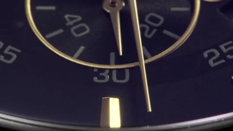 Second arrows running on black swiss watch Vidéo 152078932