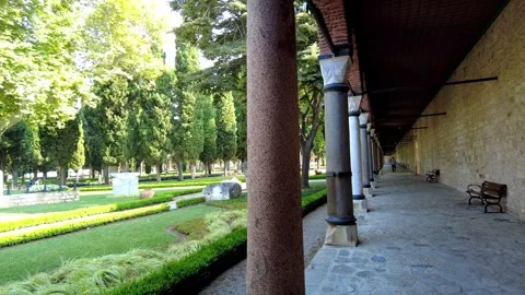 The second courtyard of the Topkapi Palace Stockbeeldmateriaal 332755534