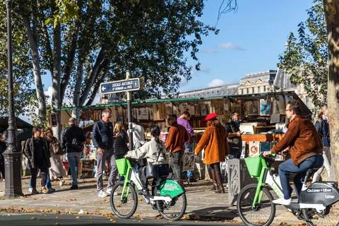Second hand book shops along the Seine River i Paris Stock Photos