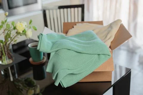 Second hand clothes in cardboard box, used wardrobe Foto stock