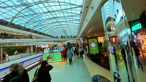 Second level to escalator in modern three-level shopping mall, Parque das Nacoes Vídeo Stock 274456195