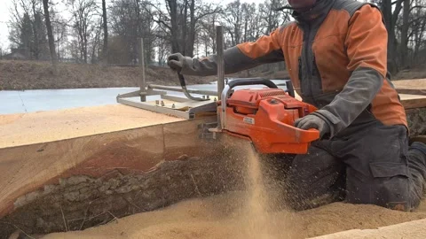 The second life of oak when sawing boards using a mobile chainsaw mill Stock Footage 151591105