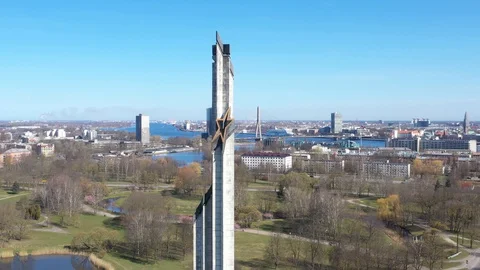 Second world war heroes monument in a city park in Riga, Latvia. Stock Footage 128813159