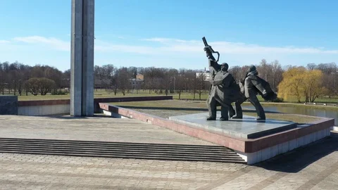 Second world war heroes monument in a city park in Riga, Latvia. Stock Footage 128813467