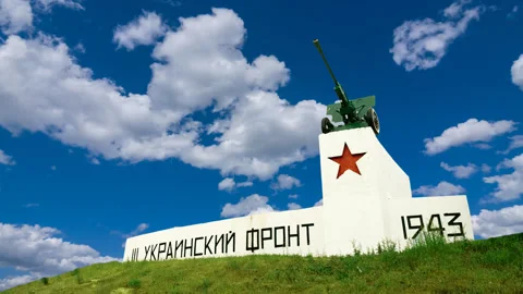 Second world war monument on green hill Stock Footage 154047266