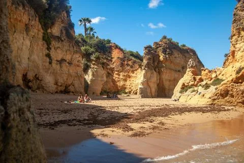 Secret beach surrounded with cliffs - Lagos, Portugal Foto stock
