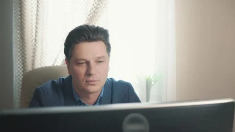 Secret information. finger to lips Stock Footage 169649032