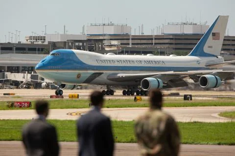 Secret Service Agents Watch as Air Force One Lands in Tampa Stock Photos