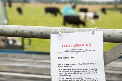 A section 6 notice to try and evict protestors at a fracking site on a farm s Foto stock