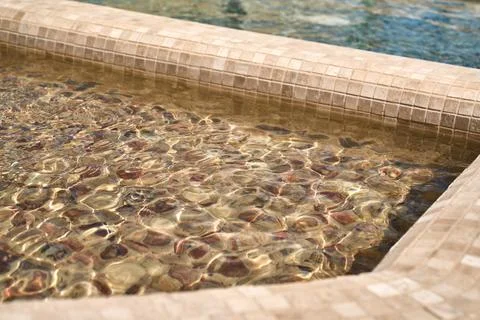 A section of a modern marble-tiled jacuzzi pool. Foto stock