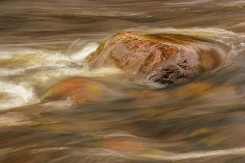 A section of the stream and rocks of the El Valle river, long exposure photog Stock-Fotos