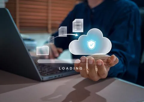 Secure cloud data transfer concept with files uploading to cloud storage vi.. Foto stock