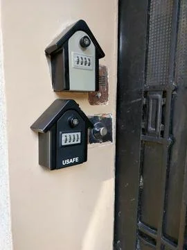 Secure Entry Solution Featuring Mini Key Safe With Combination Lock for Enh.. Stockfoto's