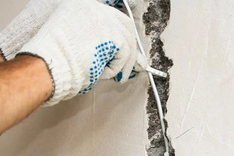 Securing the wire with a plastic clip. 库存照片