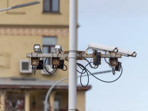 Security camera against the background of the gray wall of the building Stock-Fotos