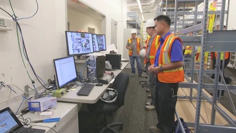 Security Camera monitors being inspected by a security guard Vidéo 70460528