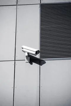 Security camera on office building wall Foto stock