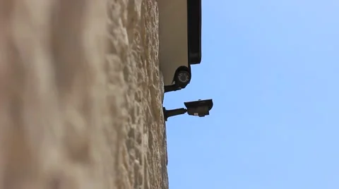 Security cameras on the wall Vidéo 42694722
