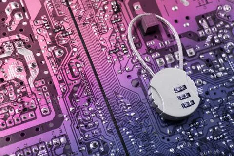Security cipher padlock on computer circuit board. Foto stock