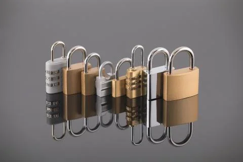 Security concept with set of different size metal padlocks Foto stock