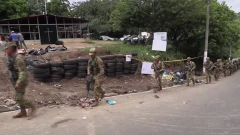 Security Forces of El Salvador settle in 3 populous communities in urban area, S Stock Footage 252776660
