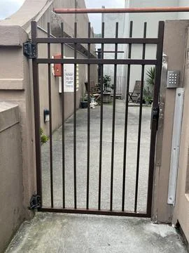 Security gate with horizontal bars Stockfoto's