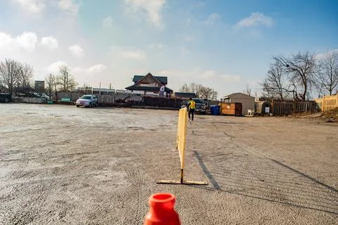 Security guard conducting access control and traffic control Stockfoto's