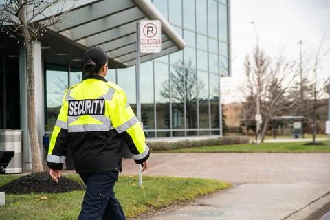 Security guard conducting access control and traffic control Stockfoto's