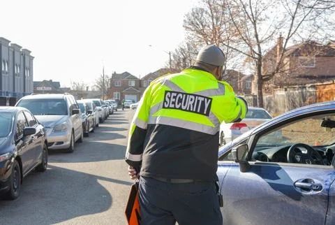 Security guard conducting access control and traffic control Stockfoto's