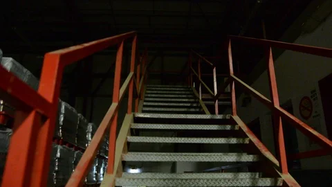 Security guard patrol check the night waerhouse Vidéo 125488642