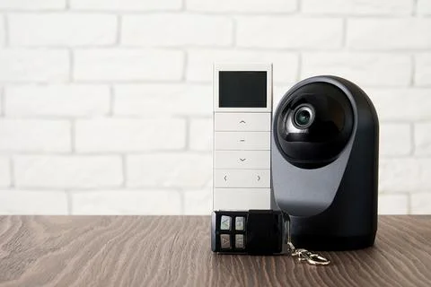 Security IP camera, keys and wireless controller device for house access Foto stock