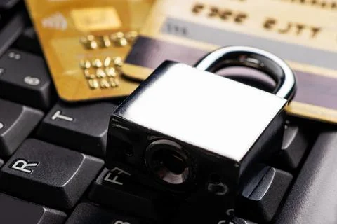 Security lock on credit cards with computer keyboard - credit card data sec.. Foto stock