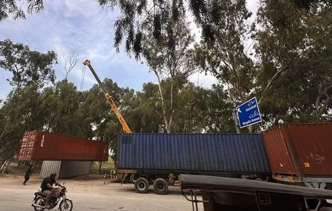 Security measures ahead of planned PTI protest, Islamabad, Pakistan - 14 Sep 202 Fotos de archivo