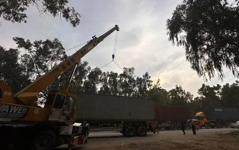 Security measures ahead of planned PTI protest, Islamabad, Pakistan - 14 Sep 202 Fotos de archivo