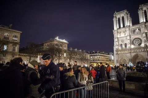 Security measures at Notre Dame Cathedral in Paris, France - 24 Dec 2016 Stock Photos