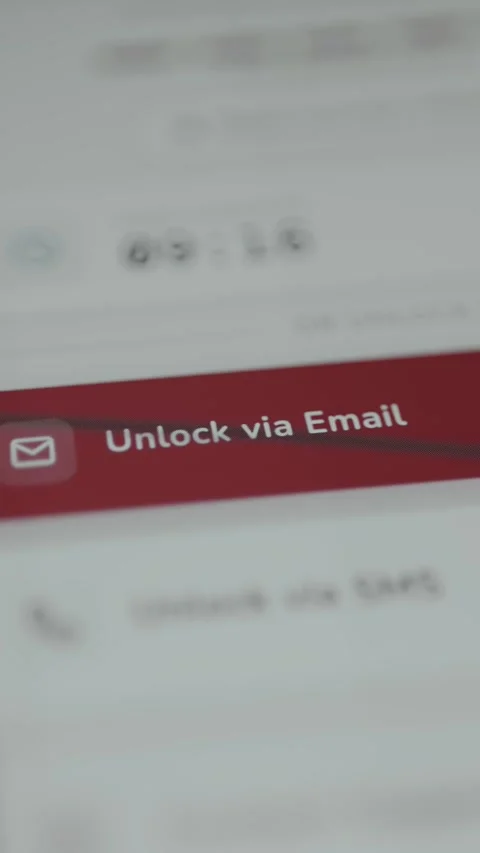 Security screen with Unlock via Email option for account recovery method 스톡 동영상 333387494