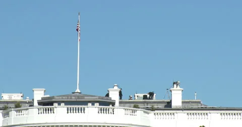 Security on top of The White House 4k 스톡 동영상 33908251