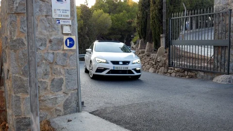 Sedan getting out of a park Stock Footage 115048470