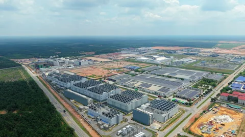 Sedenak Data Center Rooftop Cooling Arrays Aerial - Johor Malaysia 4K 스톡 동영상 333683230